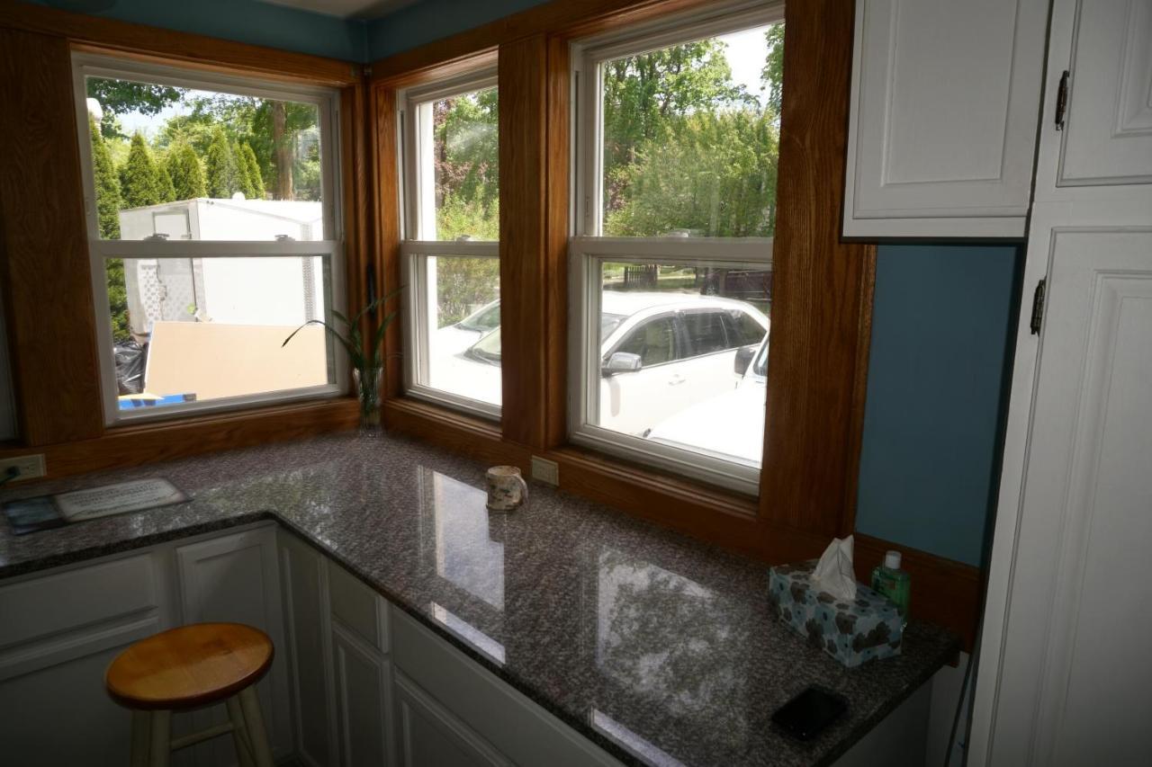 Charlevoix House - The Northside Bed & Breakfast エクステリア 写真