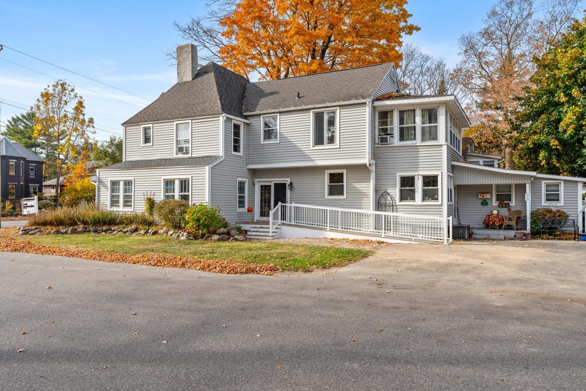 Charlevoix House - The Northside Bed & Breakfast エクステリア 写真